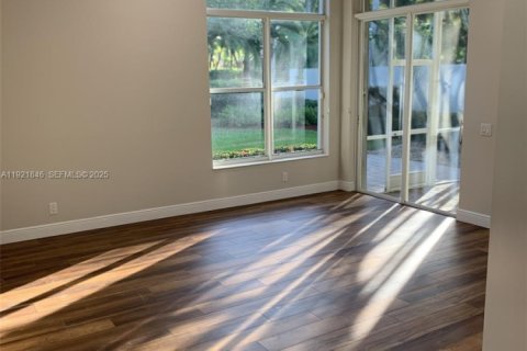 House in Weston, Florida 3 bedrooms, 197.05 sq.m. № 2019372 - photo 13