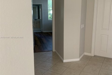 House in Weston, Florida 3 bedrooms, 197.05 sq.m. № 2019372 - photo 12