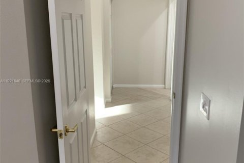 House in Weston, Florida 3 bedrooms, 197.05 sq.m. № 2019372 - photo 30