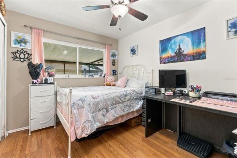 House in Brandon, Florida 4 bedrooms, 126.07 sq.m. № 2427610 - photo 20