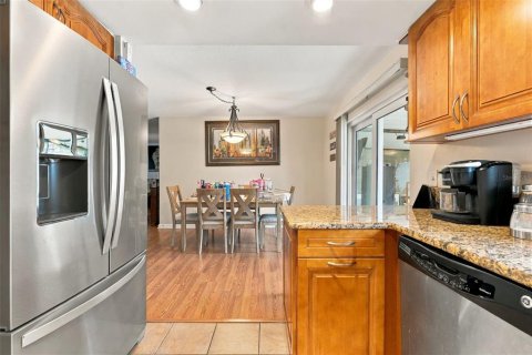House in Brandon, Florida 4 bedrooms, 126.07 sq.m. № 2427610 - photo 15