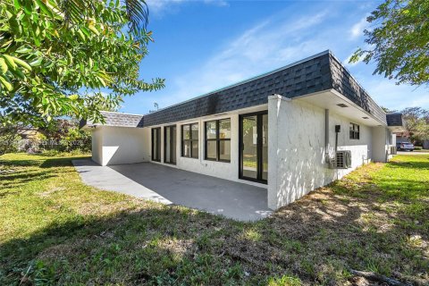 Купить виллу или дом в Тамарак, Флорида 2 спальни, 185.15м2, № 2186045 - фото 19