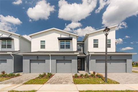 Снять в аренду таунхаус в Орландо, Флорида 3 спальни, 144.83м2, № 1853854 - фото 1