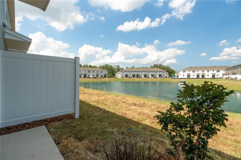 Снять в аренду таунхаус в Орландо, Флорида 3 спальни, 144.83м2, № 1853854 - фото 30