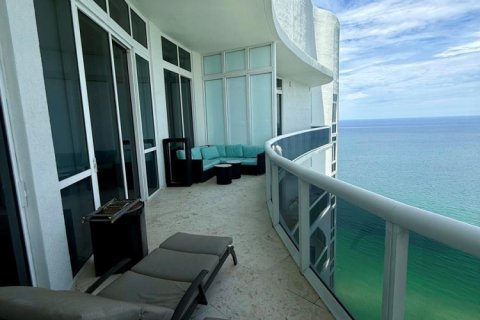 Condo in Sunny Isles Beach, Florida, 2 bedrooms  № 2249696 - photo 11