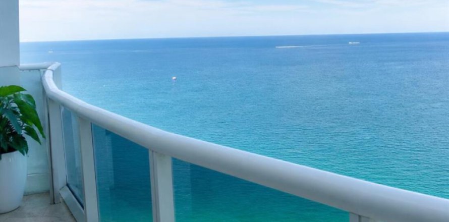 Condo in Sunny Isles Beach, Florida, 2 bedrooms  № 2249696