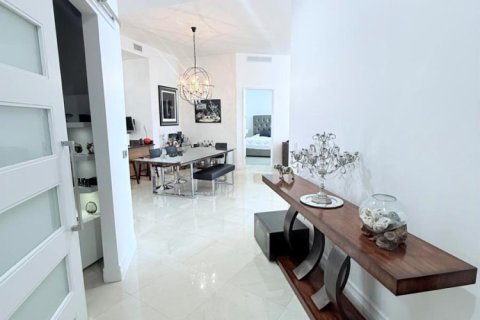 Condo in Sunny Isles Beach, Florida, 2 bedrooms  № 2249696 - photo 3