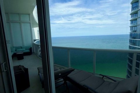 Condo in Sunny Isles Beach, Florida, 2 bedrooms  № 2249696 - photo 16