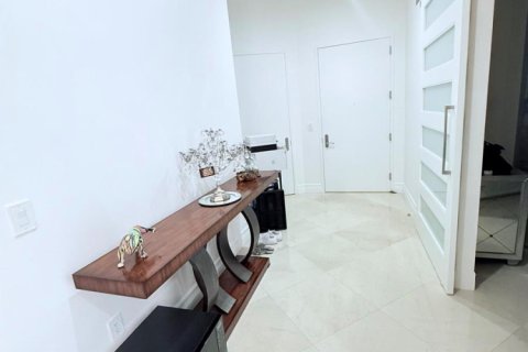 Condo in Sunny Isles Beach, Florida, 2 bedrooms  № 2249696 - photo 4