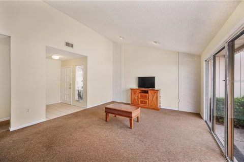 Condo in Mulberry, Florida, 2 bedrooms  № 2227630 - photo 9