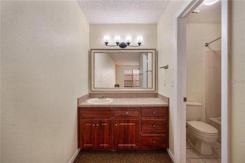Condo in Mulberry, Florida, 2 bedrooms  № 2227630 - photo 19