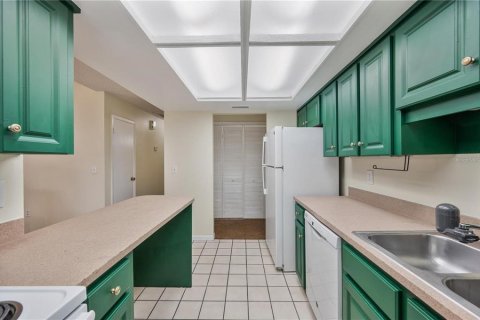 Condo in Mulberry, Florida, 2 bedrooms  № 2227630 - photo 14