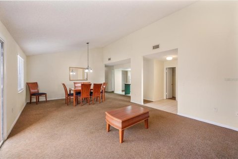 Condo in Mulberry, Florida, 2 bedrooms  № 2227630 - photo 10