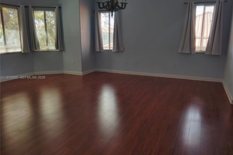 Снять в аренду виллу или дом в Катлер-Бей, Флорида 6 спален, 479.1м2, № 2041353 - фото 7