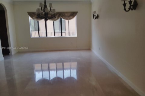 Снять в аренду виллу или дом в Катлер-Бей, Флорида 6 спален, 479.1м2, № 2041353 - фото 3