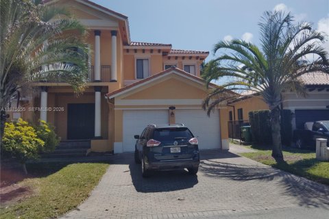 Снять в аренду виллу или дом в Катлер-Бей, Флорида 6 спален, 479.1м2, № 2041353 - фото 1