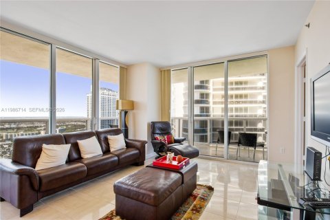 Condo in Hallandale Beach, Florida, 2 bedrooms  № 2053024 - photo 3