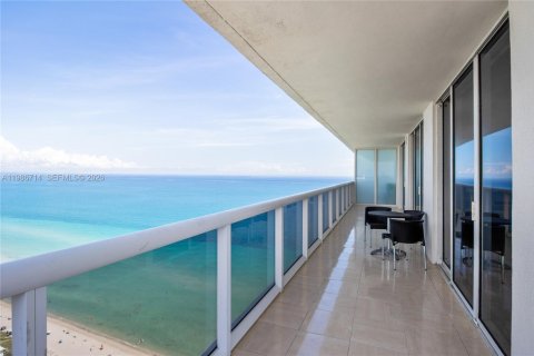 Condo in Hallandale Beach, Florida, 2 bedrooms  № 2053024 - photo 19