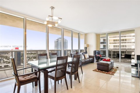 Condo in Hallandale Beach, Florida, 2 bedrooms  № 2053024 - photo 4