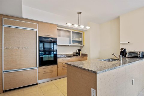 Condo in Hallandale Beach, Florida, 2 bedrooms  № 2053024 - photo 9