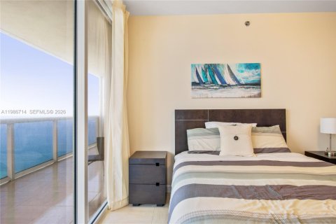 Condo in Hallandale Beach, Florida, 2 bedrooms  № 2053024 - photo 16