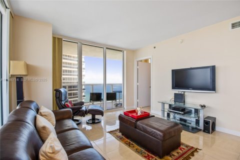 Condo in Hallandale Beach, Florida, 2 bedrooms  № 2053024