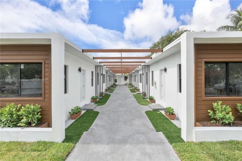 Villa ou maison à louer à Hollywood, Floride: 1 chambre, 477.24 m2 № 1686391 - photo 6