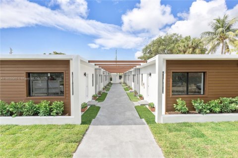 Villa ou maison à louer à Hollywood, Floride: 1 chambre, 477.24 m2 № 1686391 - photo 3