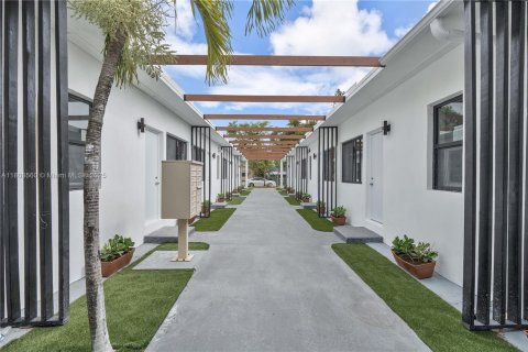 Villa ou maison à louer à Hollywood, Floride: 1 chambre, 477.24 m2 № 1686391 - photo 9