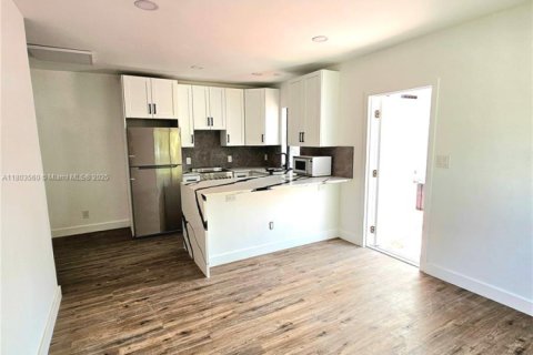 Villa ou maison à louer à Hollywood, Floride: 1 chambre, 477.24 m2 № 1686391 - photo 24