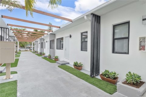 Villa ou maison à louer à Hollywood, Floride: 1 chambre, 477.24 m2 № 1686391 - photo 10