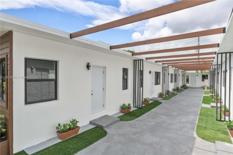 Villa ou maison à louer à Hollywood, Floride: 1 chambre, 477.24 m2 № 1686391 - photo 8