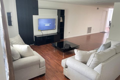 Casa en venta en Melbourne, Florida, 4 dormitorios, 151.99 m2 № 1853605 - foto 7