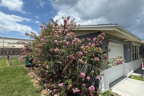 Casa en venta en Melbourne, Florida, 4 dormitorios, 151.99 m2 № 1853605 - foto 3
