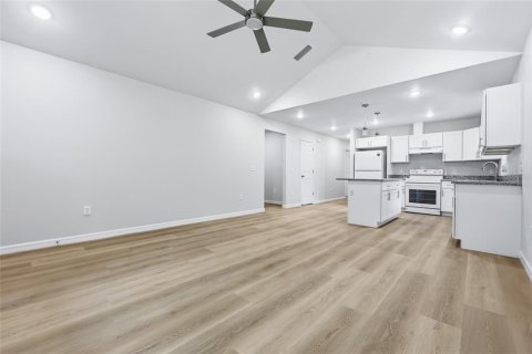 House in Gainesville, Florida 3 bedrooms, 114.36 sq.m. № 2102552 - photo 2