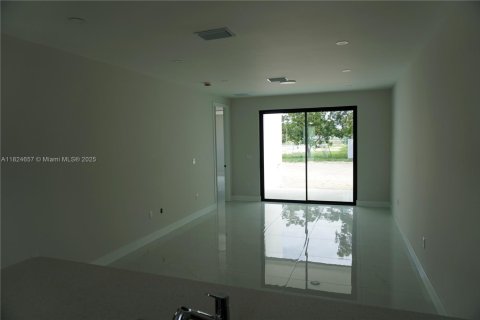 Townhouse in Miami, Florida 3 bedrooms № 1790437 - photo 7