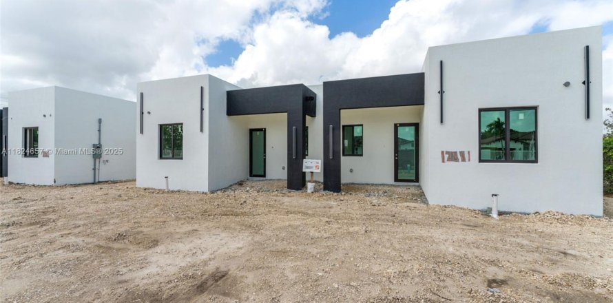 Townhouse in Miami, Florida 3 bedrooms № 1790437