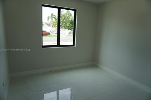 Townhouse in Miami, Florida 3 bedrooms № 1790437 - photo 13