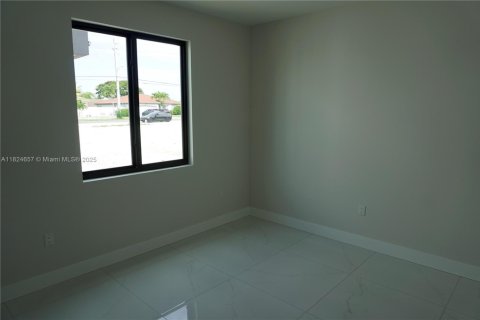 Townhouse in Miami, Florida 3 bedrooms № 1790437 - photo 14