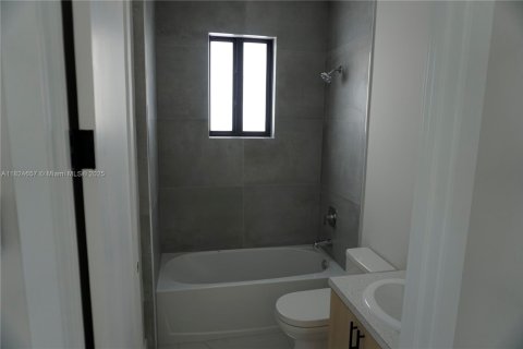 Townhouse in Miami, Florida 3 bedrooms № 1790437 - photo 12