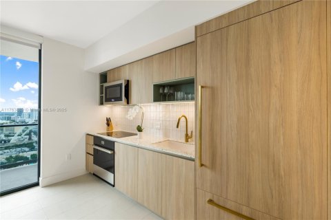 Condo in Miami, Florida, 2 bedrooms  № 1867266 - photo 7