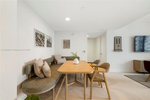 Condo in Miami, Florida, 2 bedrooms  № 1867266 - photo 10
