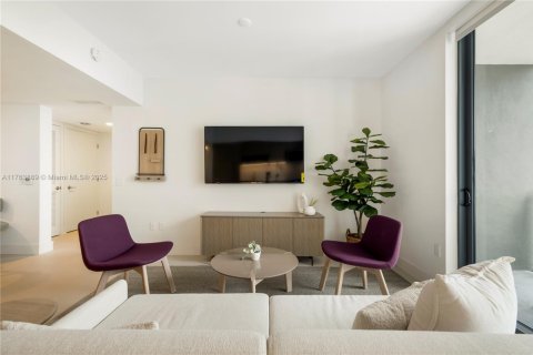 Condo in Miami, Florida, 2 bedrooms  № 1867266 - photo 5