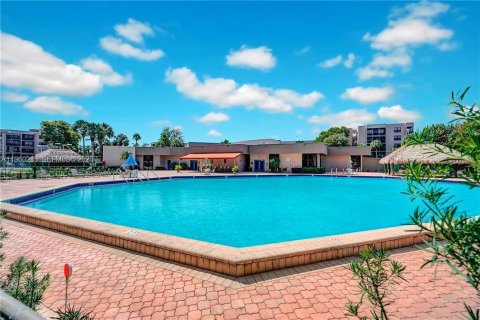 Condominio en venta en Pembroke Pines, Florida, 1 dormitorio № 2020194 - foto 4