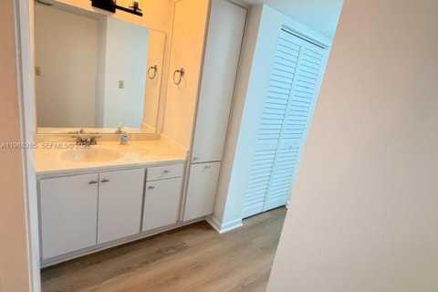 Condominio en venta en Pembroke Pines, Florida, 1 dormitorio № 2020194 - foto 23