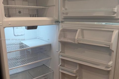 Condominio en venta en Pembroke Pines, Florida, 1 dormitorio № 2020194 - foto 25