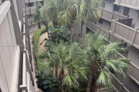 Condominio en venta en Pembroke Pines, Florida, 1 dormitorio № 2020194 - foto 29