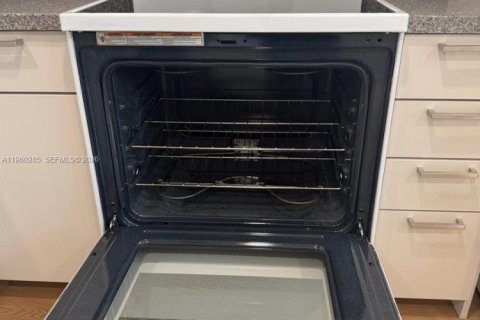 Condominio en venta en Pembroke Pines, Florida, 1 dormitorio № 2020194 - foto 24