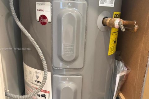 Condominio en venta en Pembroke Pines, Florida, 1 dormitorio № 2020194 - foto 27