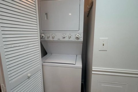 Condominio en venta en Pembroke Pines, Florida, 1 dormitorio № 2020194 - foto 28